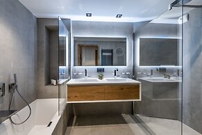 Alaska Lodge by Alpine resorts