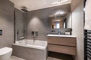 Alaska Lodge by Alpine resorts