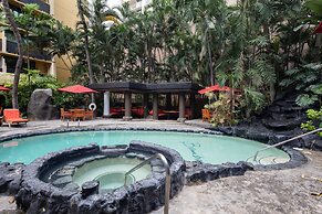 Gorgeous One Bedroom Bamboo Blocks from the Beach by RedAwning