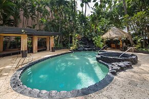 Gorgeous One Bedroom Bamboo Blocks from the Beach by RedAwning