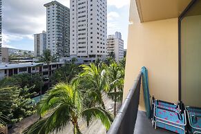 Gorgeous One Bedroom Bamboo Blocks from the Beach by RedAwning