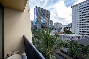 Gorgeous One Bedroom Bamboo Blocks from the Beach by RedAwning