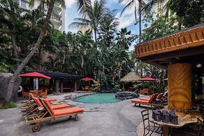 Gorgeous One Bedroom Bamboo Blocks from the Beach by RedAwning