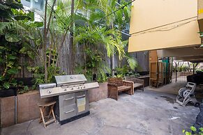 Gorgeous One Bedroom Bamboo Blocks from the Beach by RedAwning