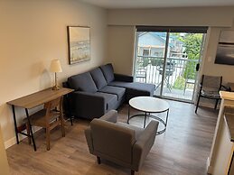 Gibsons Landing Inn