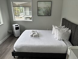 Gibsons Landing Inn