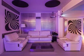 Villa BOND with Private Swimming Pool