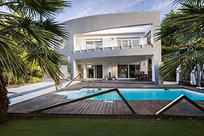 Villa BOND with Private Swimming Pool