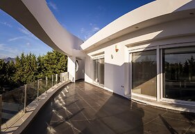 Villa BOND with Private Swimming Pool