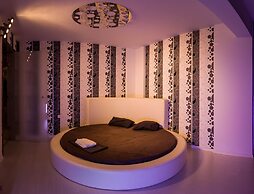 Villa BOND with Private Swimming Pool