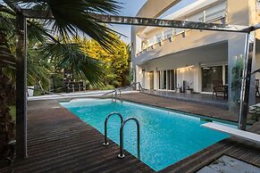 Villa BOND with Private Swimming Pool