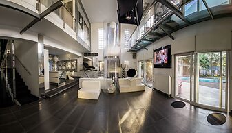 Villa BOND with Private Swimming Pool