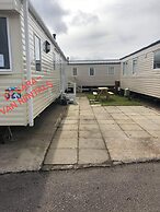 Lovely 3-bed Caravan in Towyn