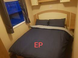 Lovely 3-bed Caravan in Towyn