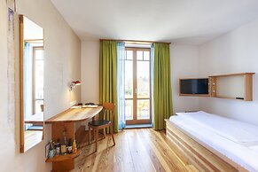 Alter Wirt GmbH in Grünwald