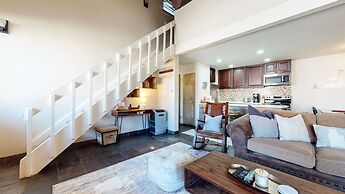 San Sierra 26 Pet-Friendly, Mountain Modern, Walk to The Village by Re