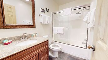 San Sierra 26 Pet-Friendly, Mountain Modern, Walk to The Village by Re