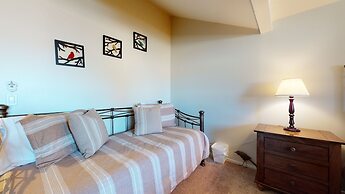 San Sierra 26 Pet-Friendly, Mountain Modern, Walk to The Village by Re