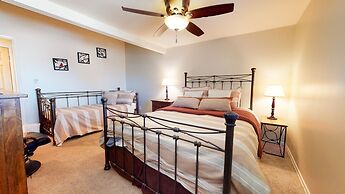 San Sierra 26 Pet-Friendly, Mountain Modern, Walk to The Village by Re