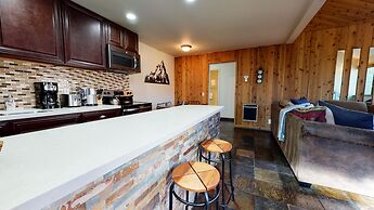 San Sierra 26 Pet-Friendly, Mountain Modern, Walk to The Village by Re