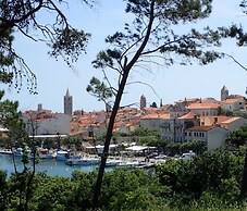 The Apartment is on the Ground Floor - 1 Entire Floor 110 m2