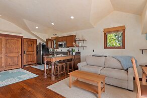Blue Ocean View Retreat - Minutes to Beach