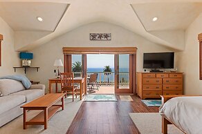 Blue Ocean View Retreat - Minutes to Beach