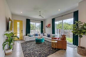 Contemporary Home Centrally Located Near Soco & DT