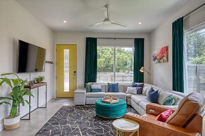 Contemporary Home Centrally Located Near Soco & DT