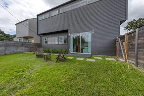 Contemporary Home Centrally Located Near Soco & DT