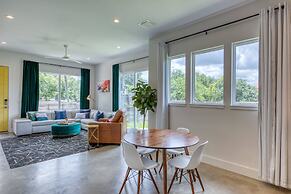 Contemporary Home Centrally Located Near Soco & DT