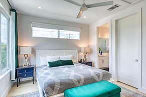 Contemporary Home Centrally Located Near Soco & DT