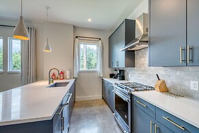 Contemporary Home Centrally Located Near Soco & DT