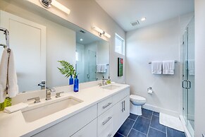 Contemporary Home Centrally Located Near Soco & DT