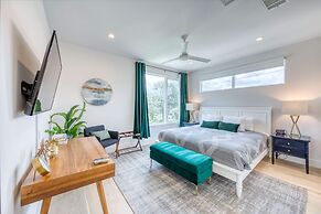 Contemporary Home Centrally Located Near Soco & DT