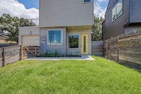 Conveniently Located Upstairs Deck BBQ