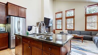 Red Slate Canyon - Modern 2-story Condo