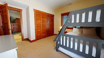 Red Slate Canyon - Modern 2-story Condo