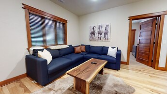 Red Slate Canyon - Modern 2-story Condo