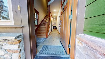 Red Slate Canyon - Modern 2-story Condo