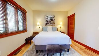 Red Slate Canyon - Modern 2-story Condo