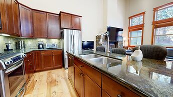Red Slate Canyon - Modern 2-story Condo