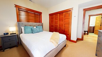 Red Slate Canyon - Modern 2-story Condo