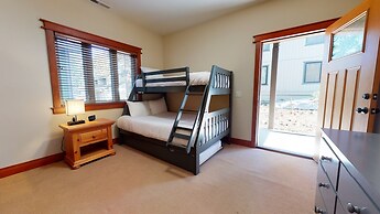 Red Slate Canyon - Modern 2-story Condo