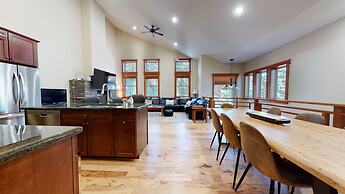 Red Slate Canyon - Modern 2-story Condo