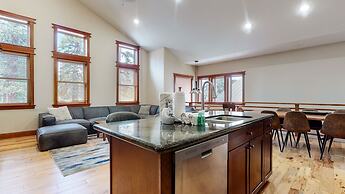 Red Slate Canyon - Modern 2-story Condo