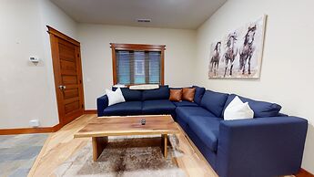 Red Slate Canyon - Modern 2-story Condo