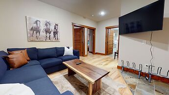 Red Slate Canyon - Modern 2-story Condo
