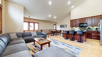 Red Slate Canyon - Modern 2-story Condo