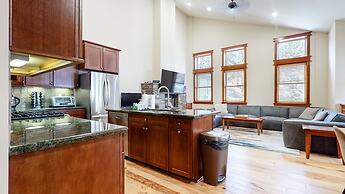 Red Slate Canyon - Modern 2-story Condo
